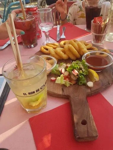 Planche de calamars et cocktail